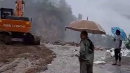 Uttarakhand: Traffic halted at Rudraprayag Gaurikund NH-107 due to heavy rainfall